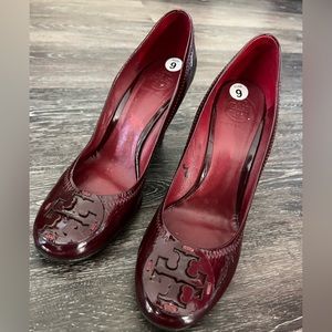 Burgundy / dark red wedges patent wedges